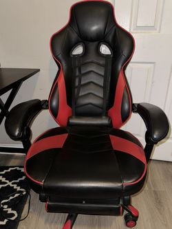 Gaming chair w/ Foot Rest