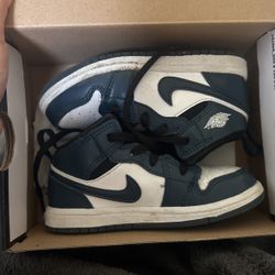Jordan 1 Mid