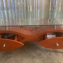 Coffe table In good condition with 2 Storage 