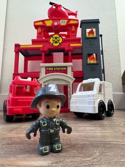Fire fighter toy station