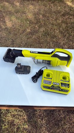 RYOBI  Vacuum