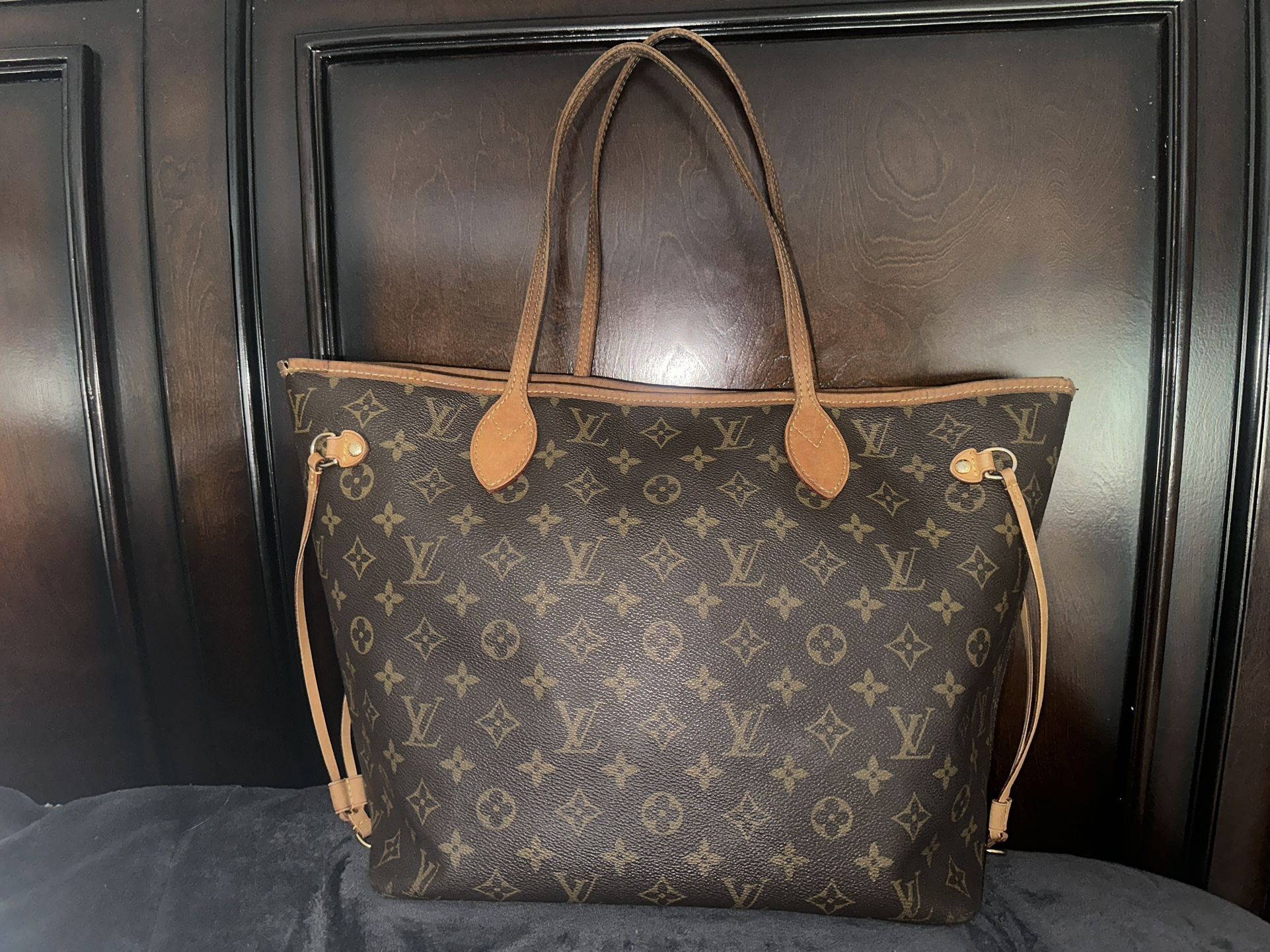 Louis Vuitton Women's Tote Bags & Certificate of Authenticity