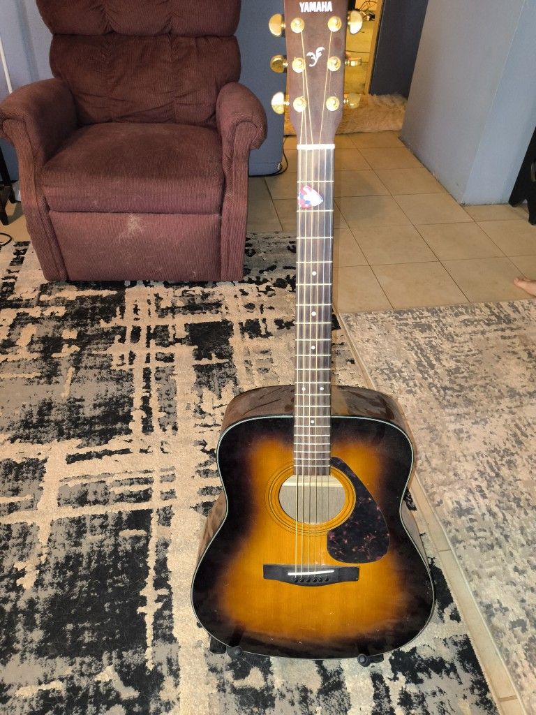 Used Yamaha F-335 Acoustic Guitar With Stand And Pick