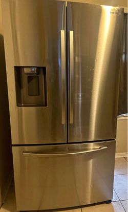 Samsung Stainless Steel French Door Refrigerator - Ice & Water Dispenser
