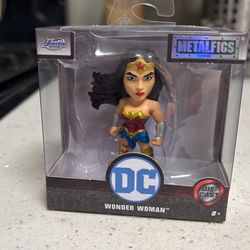 Wonder Woman Metal Fig