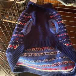 Medium Dog Sweater   Good Condition Nice & Warm 