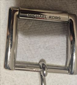 MICHAEL KORS WOMEN SILVER STAINLESS STEEL BELT BUCKLE APROX  2 1/2"X2" INCHES PRE-OWNED NORMAL WEAR