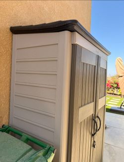 Rubbermaid Big Max Vertical Plastic Vinyl Resin Lockable Outdoor Storage Shed