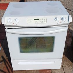 Frigidaire Slide In oven.  $150