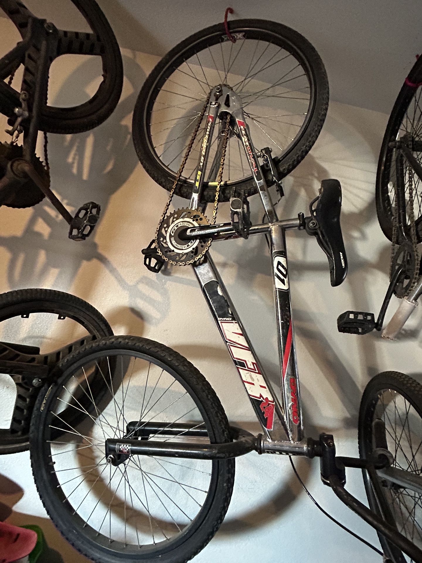 2 24” Bmx Bikes Gt Redline