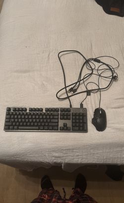 Logitech Key Board And Mouse Brand New Works Perfect