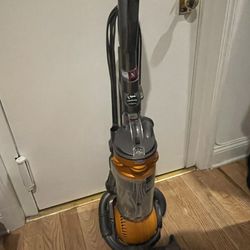 Dyson DC 25 Ball All-Floors Upright Vaccum Cleaner
