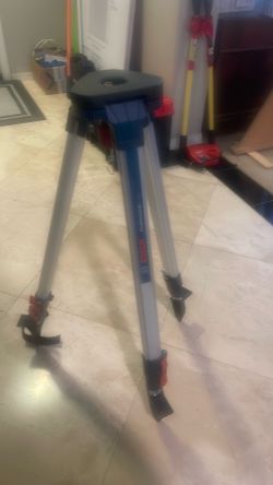 Tripod  Bosch 152  new