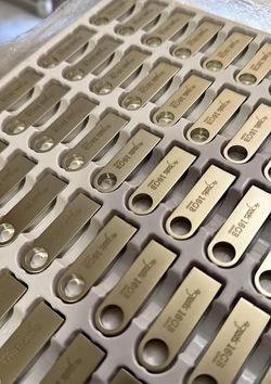 MEMORIAS CON MUSICA LO MAS NUEVO 4000 CANCIONES REGULARES Y MIXES SOLO COMPRADORES SERIOS