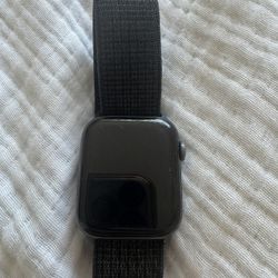 Apple Watch Series 6 (GPS, 44mm) - Space Gray Aluminum Case