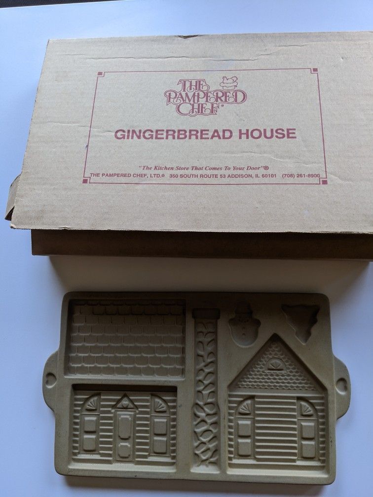 Pampered Chef Gingerbread House Molds (Vintage)