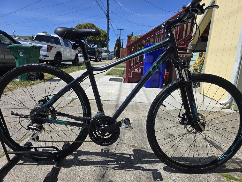 Giant Liv Rove 3 Like New ( Medium )
Ready to Ride
