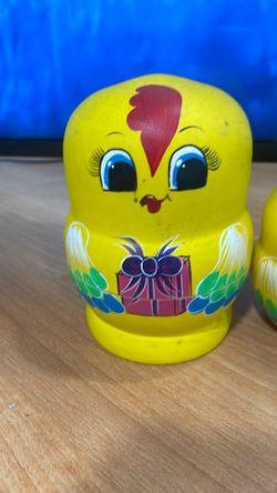 Matryoshka nesting chicks