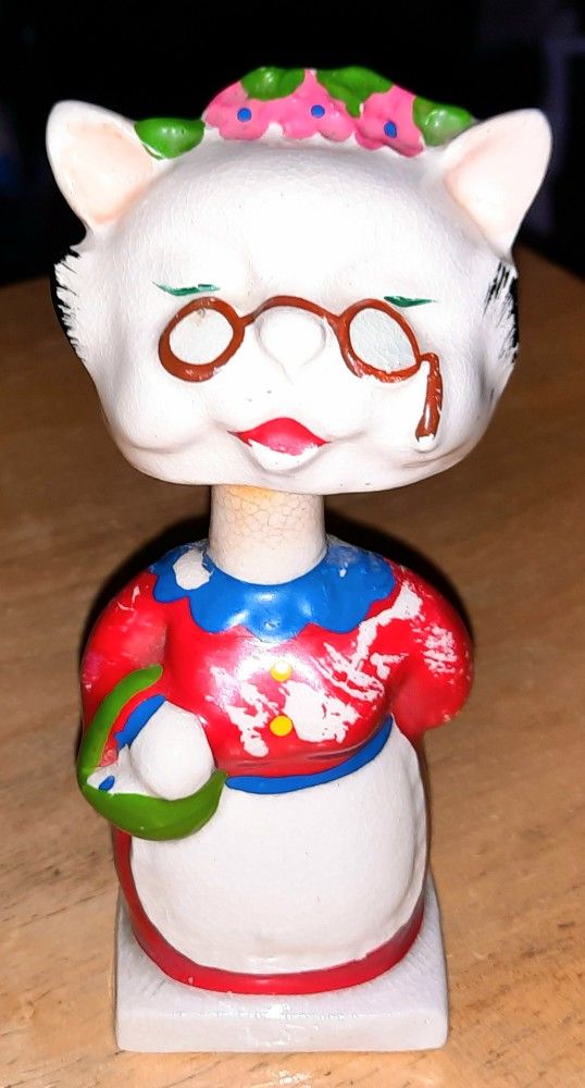 Vintage 1940's-1950's Bobblehead Ceramic GrandMa Kitty Wearing Spectale Glasses Figurine