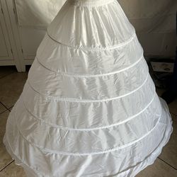 Brand New Six Ring Petticoat/Crinolina De Seis Anillos