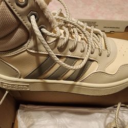 WOMENS ADIDAS SIZE 8