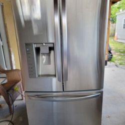 LG FRENCH 3 DOORS REFRIGERATOR 