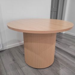 Extendable Oval Dining Table 4 - 8 people