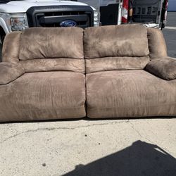 Recliner Sofa Set! $200!  Pick Up Only ! 