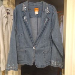 HEART OF PALMS WOMAN'S JEAN  JACKET.   HAND BEADED. SIZE    18. W