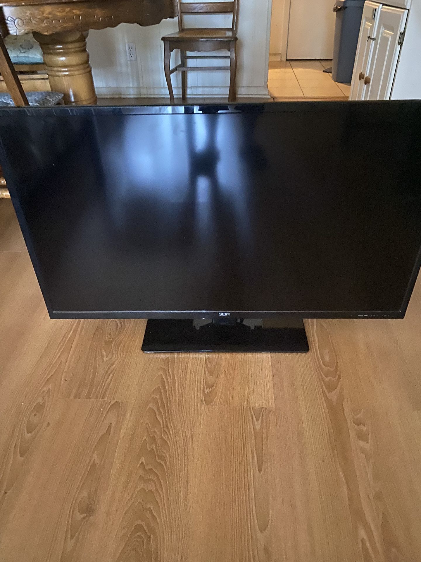 Seiki 36 inch flat screen TV