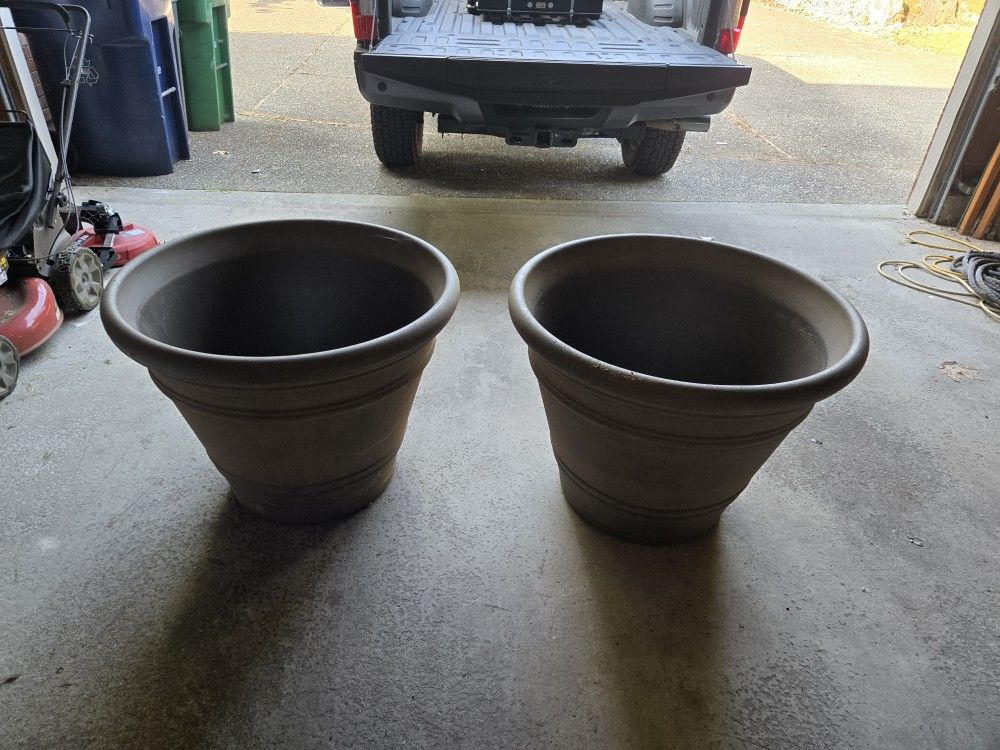Plastic Brown Planters (Extra-large)