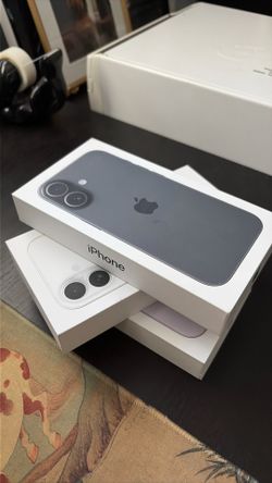 iPhone 17 boxes (box only, no phone)