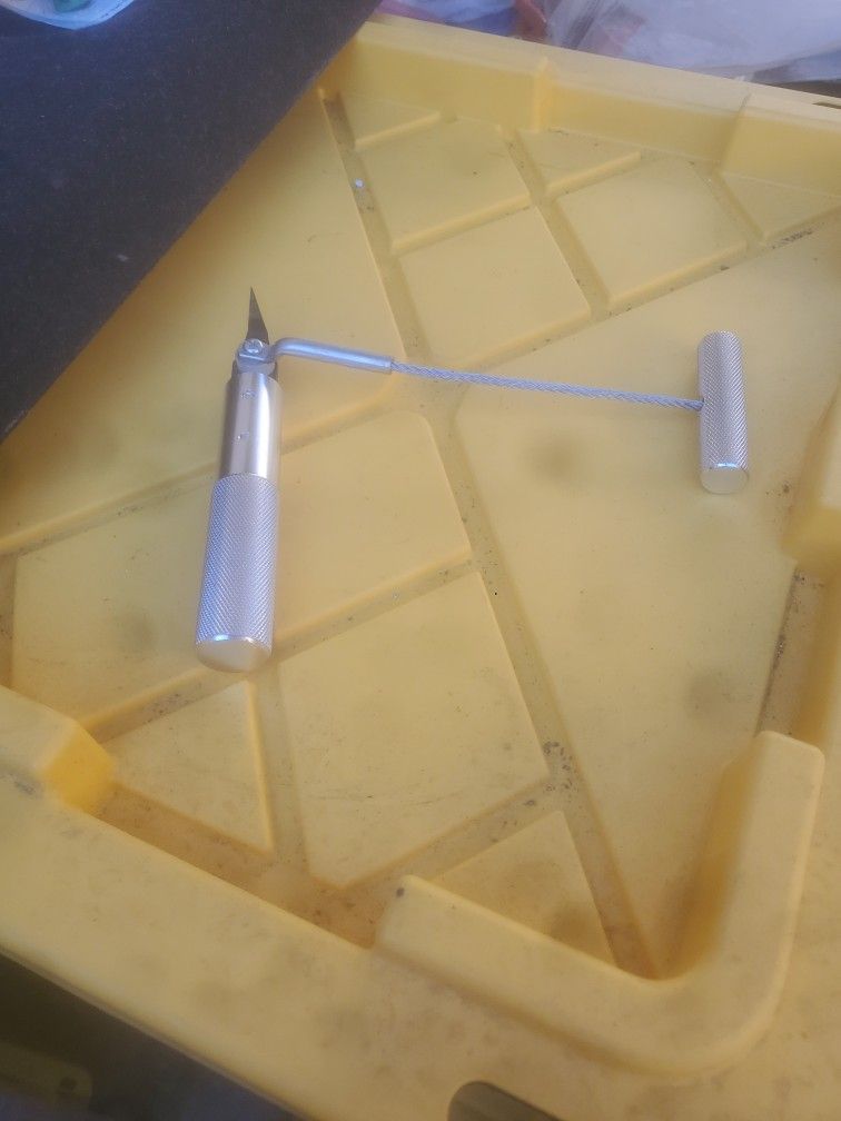 Windshield Removal Tool