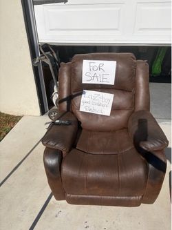 LA Z BOY CHAIR