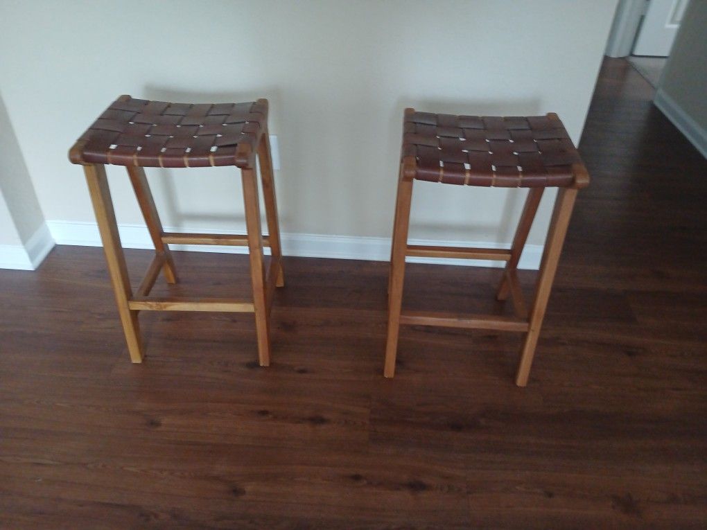 Set Of 2 Wooden Bar Stools with Leather Woven Seats