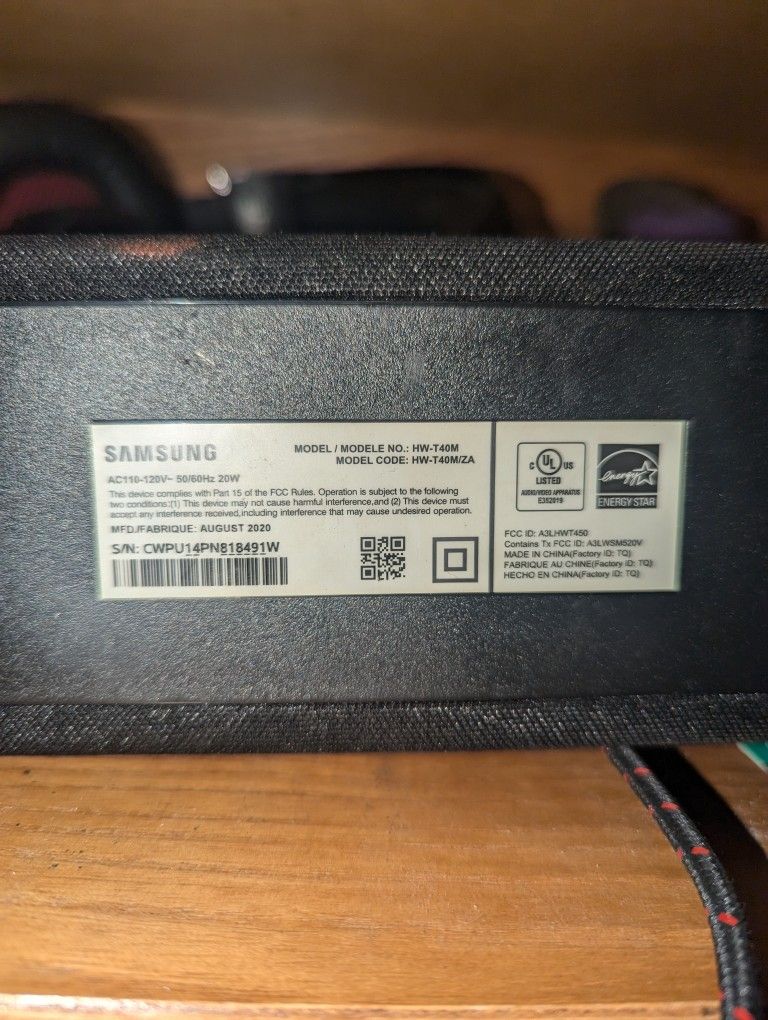 32 In TV With Samsung Soundbar And Subwoofer