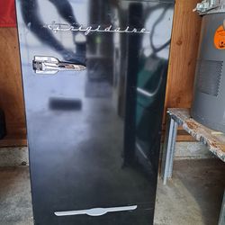 Frigidaire mini fridge