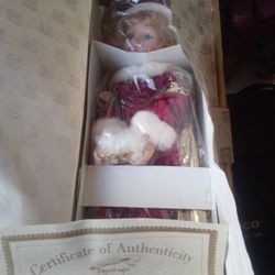 Hamilton Signature Collection Pretty Winter Doll