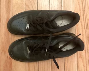 Men’s black Nikes-size 10