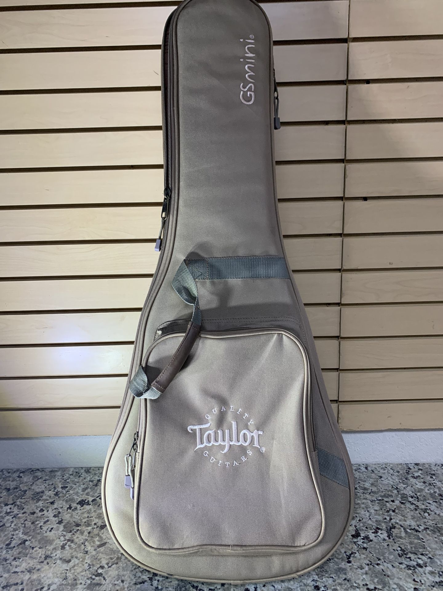 TAYLOR FOR A GS MINI GUITAR 