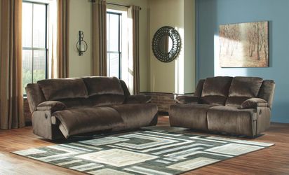Gorgeous Reclining couch and love seat set!