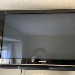 42 Inch Panasonic Tv With Wall mount 