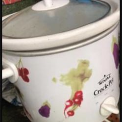 Very cute slow cooker used twice and ready to go to your kitchen