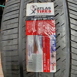 Brand New Atlas Force UHP Tire (265/35R19)