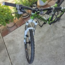 TREK Marlin Garry Fisher Collecion. 24 Speeds.