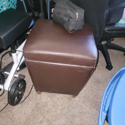 Small brown storage ottoman  great condition