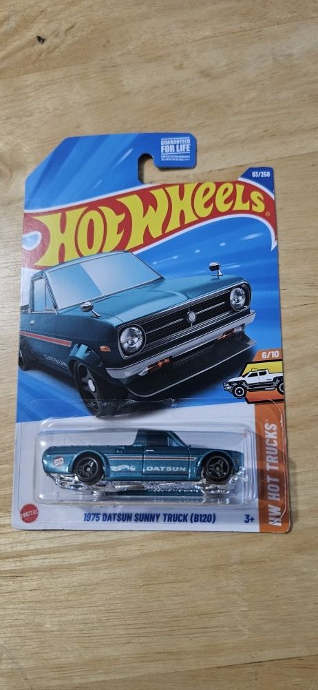 Hotwheels 1/2 1975 Datsun Pick Up