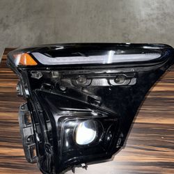 2021-23 Chevy Bolt Right Headlight 