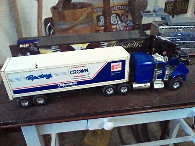 Crown racing tractor trailer all metal model