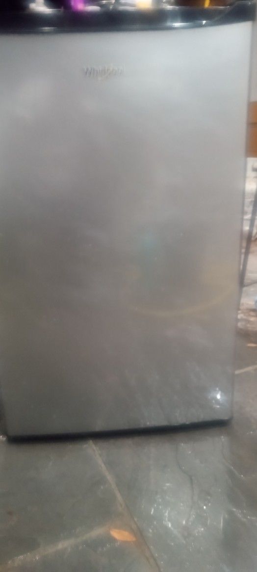 MINI. REFRIGERATOR. WHIRLPOOL  SUPER CLEAN. RUNNING  PERFECT  SUPER. HOT. SALE.   $ 130